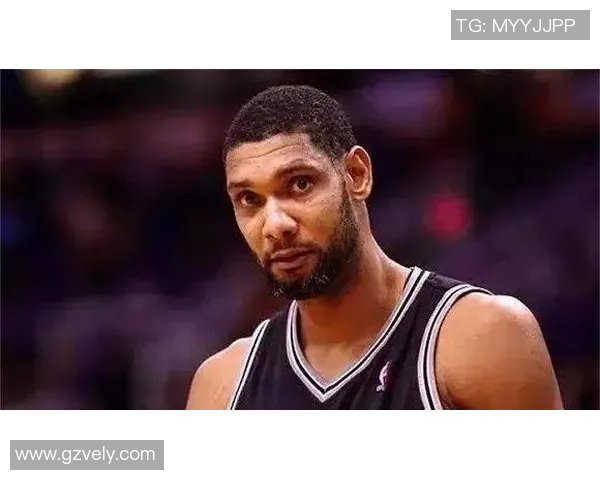 姚明在背景中拍照展现篮球巨星风采与生活点滴的完美结合 姚明在背景中拍照展现篮球巨星风采与生活点滴的完美结合