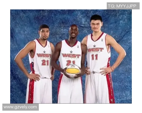 姚明与巴蒂尔的激烈对抗瞬间引发的篮球场上热议与回忆 姚明与巴蒂尔的激烈对抗瞬间引发的篮球场上热议与回忆