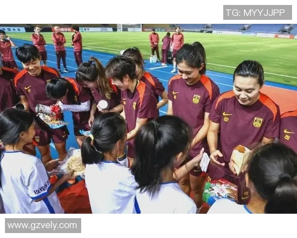 与女生畅谈足球明星的魅力与故事,探索她们心中的偶像与热爱 与女生畅谈足球明星的魅力与故事,探索她们心中的偶像与热爱