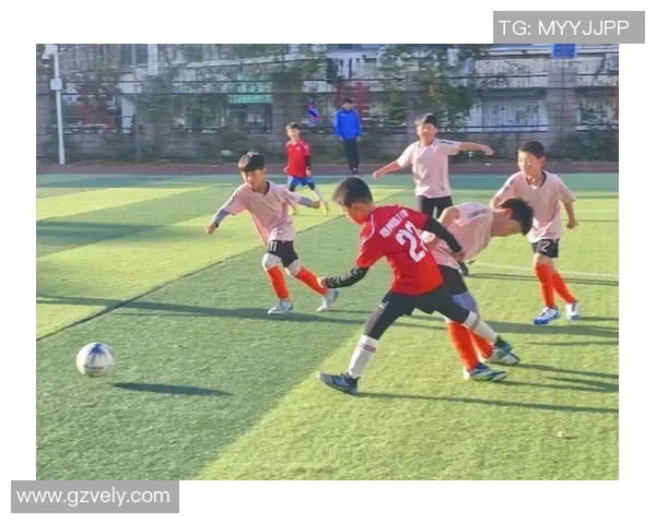 足球明星孩子们的励志加油视频展现梦想与坚持的力量